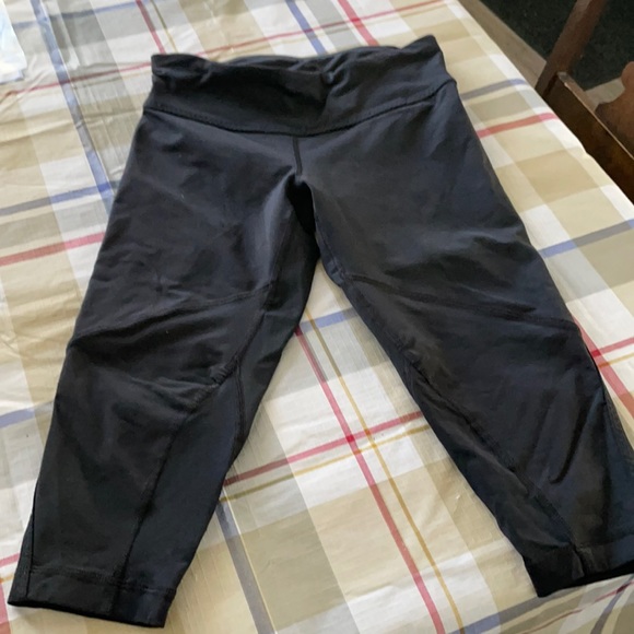 Lululemon capris/shorts